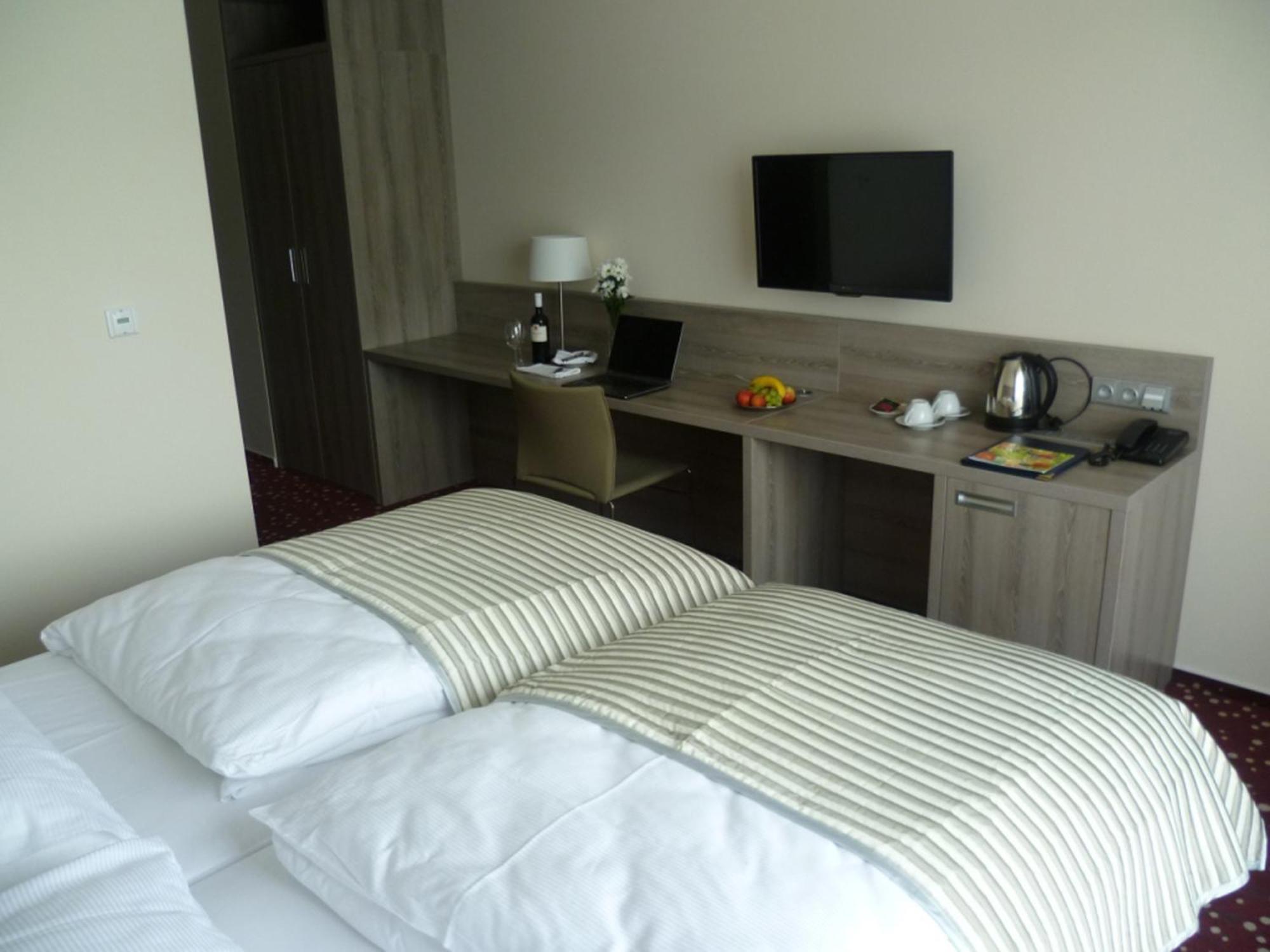 Ea Hotel Kraskov Stary Dvur Exteriör bild